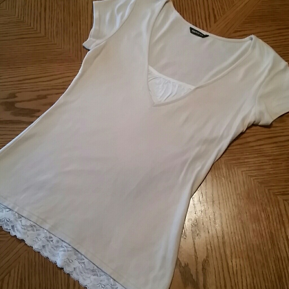 White Lace-Hem V-Neck Women's Top